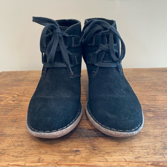 Clarks Artisan Carleta Lyon Suede Ankle Bootie Women's Size 6.5 Lace Up Boots - Picture 3 of 7